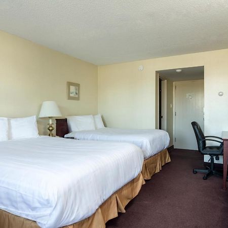 Irving West Hotel Гандер Экстерьер фото
