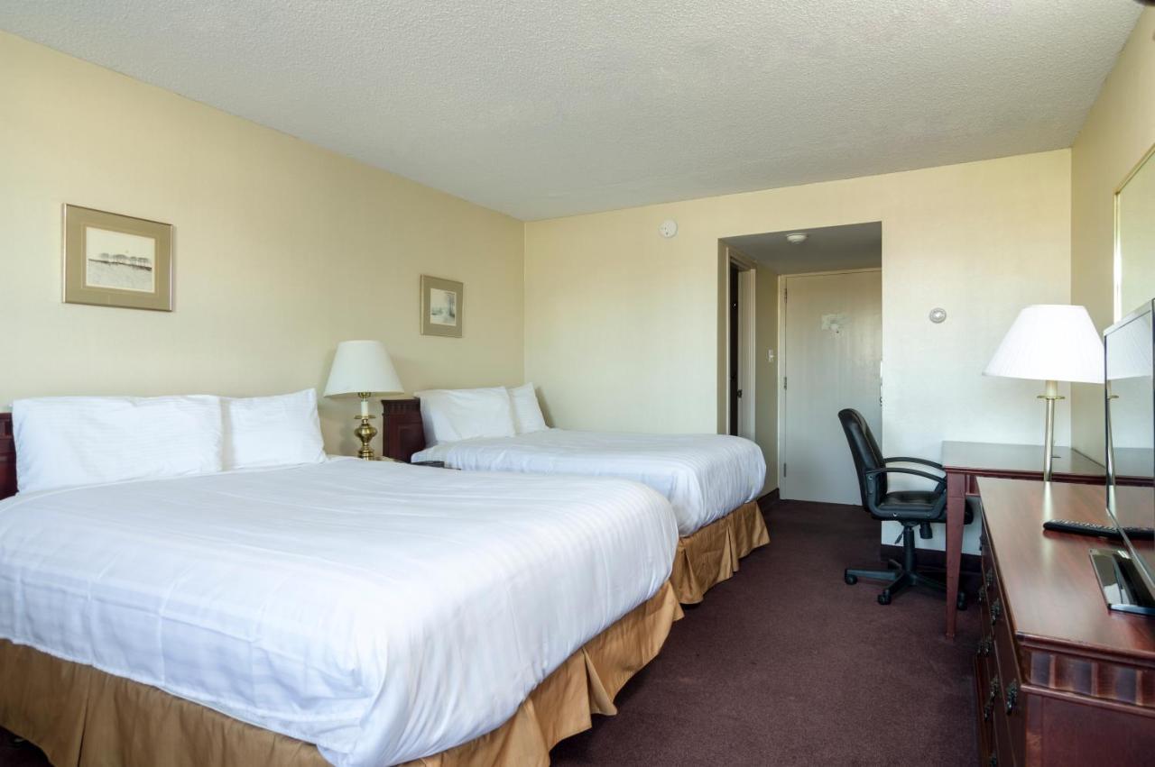 Irving West Hotel Гандер Экстерьер фото
