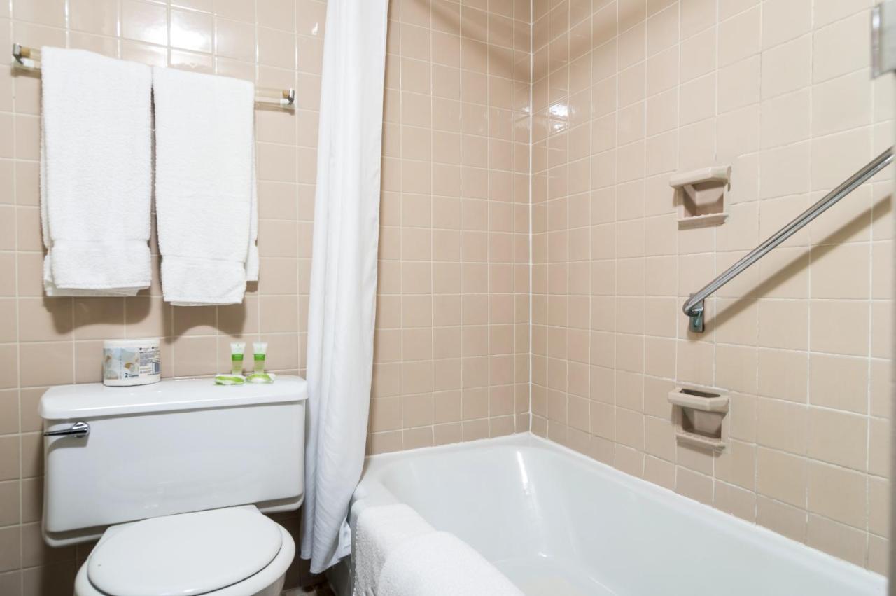 Irving West Hotel Гандер Экстерьер фото